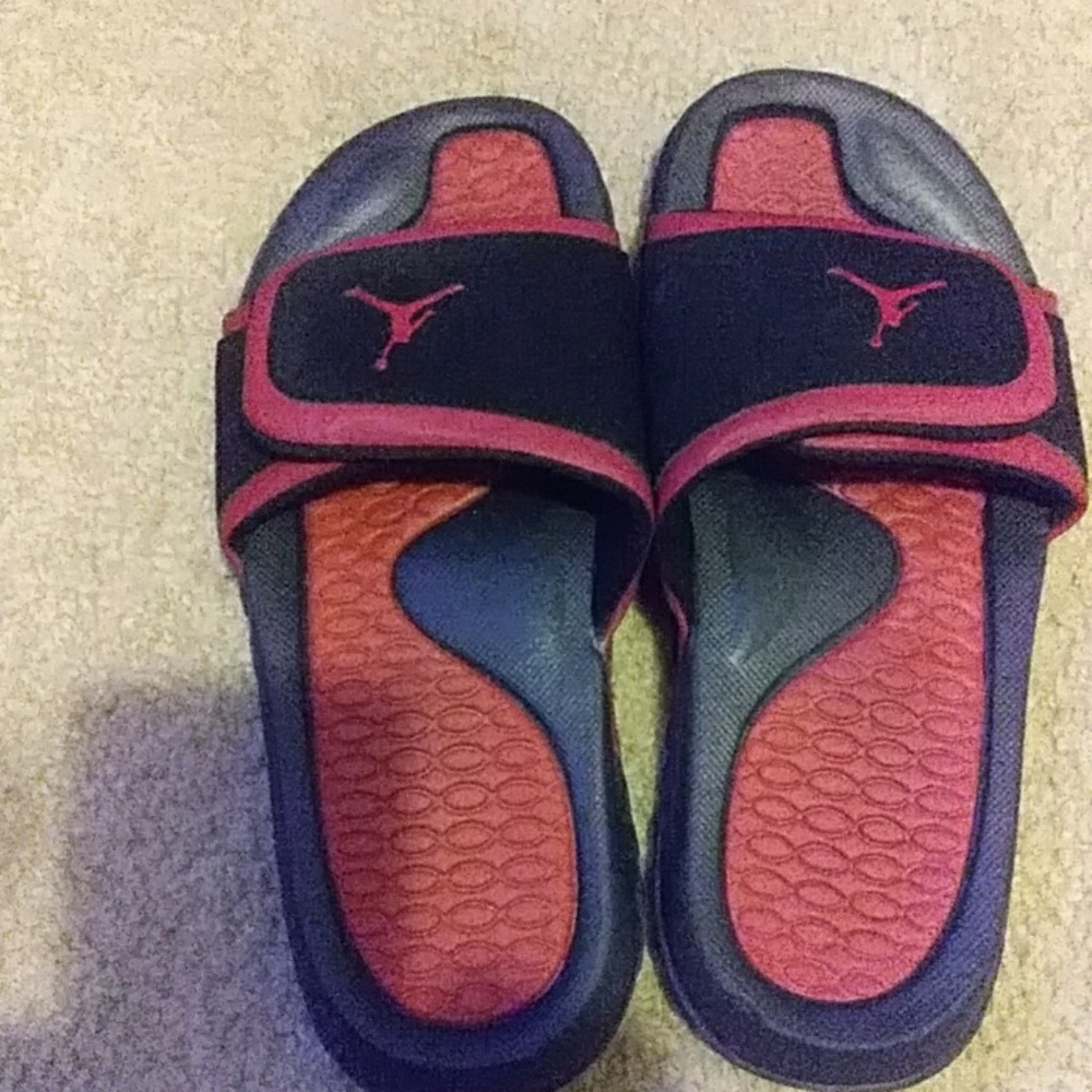 JORDAN SANDAL SIZE 6 worn once